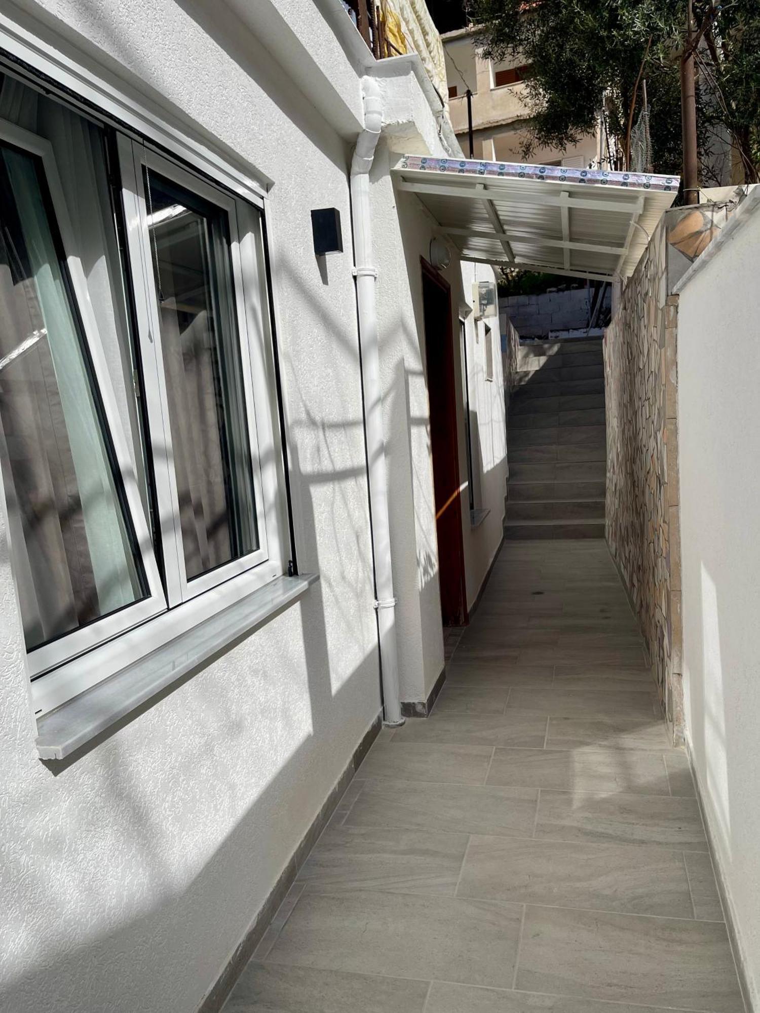 Guest House Luli Sarande Exterior photo